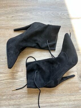 Shoe Dazzle Black Pointed Toe Ankle Heeled Boots